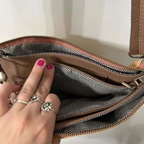 Jen and co crossbody - Picture 8 of 8